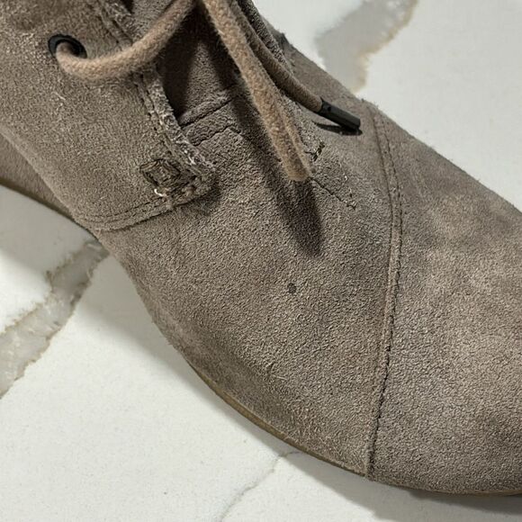 Toms | Women's Beige Suede Desert Booties Wedge Heel Lace Up Round Toe Size 9.5 - Picture 7 of 14